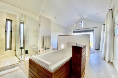 Main en suite