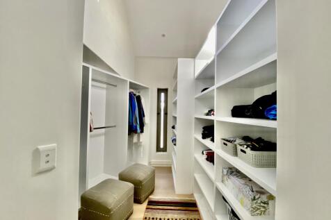 Main Bedroom walkin closet