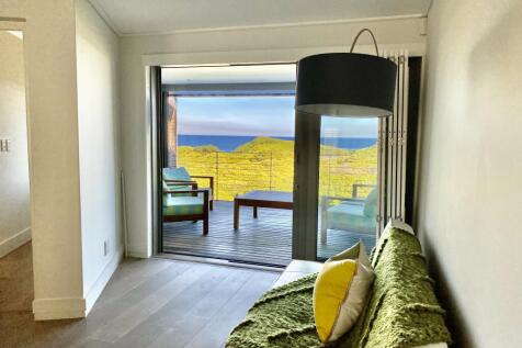 2nd Lounge to Balcony