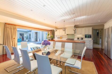 Open plan dining and kitchen