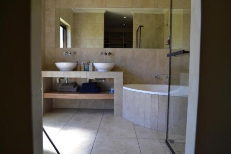 BATHROOM 6 - EN-SUIT TO BEDROOM 6