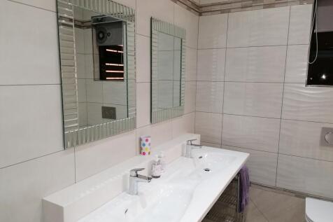 Bedroom 4 - En-suite Bathroom