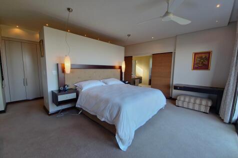 Ground Floor Main Bedroom