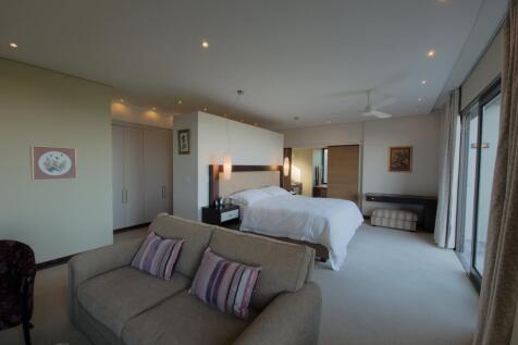 Ground Floor Main Bedroom