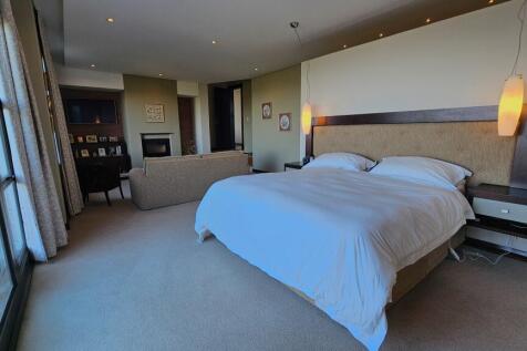Ground Floor Main Bedroom