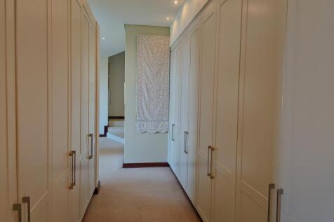 Ground Floor Main Bedroom Closet