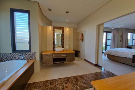 Main Bedroom On-suite Bathroom