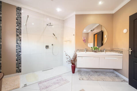 Main Ensuite