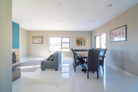 Lounge/ Dining 2