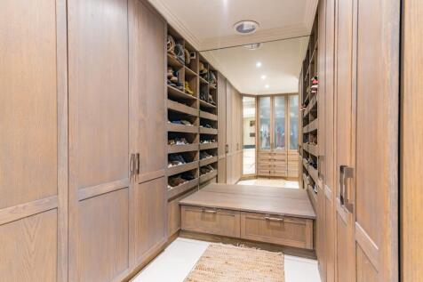 Master dressing room