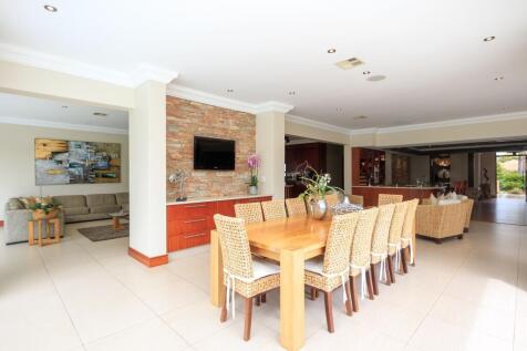 Casual Dining Area