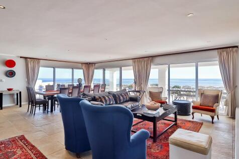 Dining - lounge area for guests