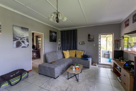 Cottage Open plain living area