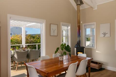 Dining room opening onto the patio