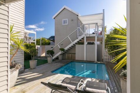 Secluded swimming pool