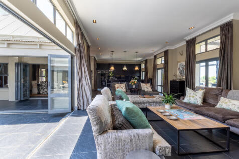 Dining room opens in the courtyard