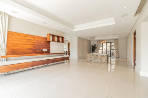 Lounge/Dining
