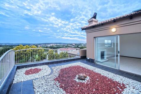 Main bedroom balcony