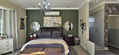 MAIN BEDROOM