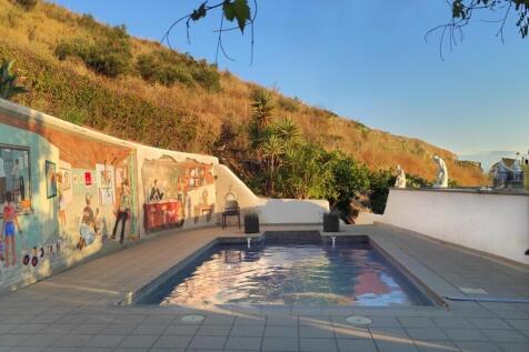 pool and mural