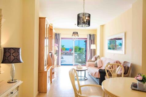 Lounge to terrace
