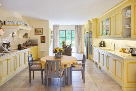 Dining room Tile