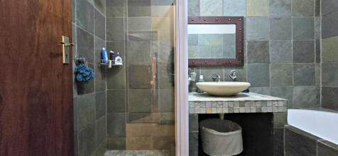 1ST GUEST BATHROOM