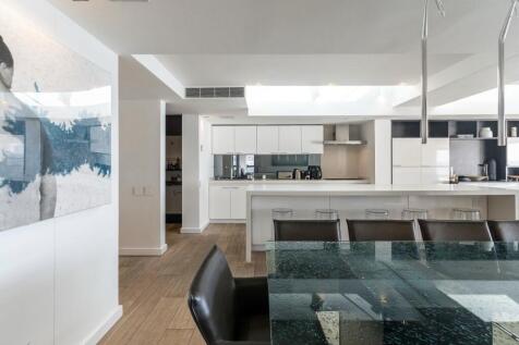 Dining onto Kitchen