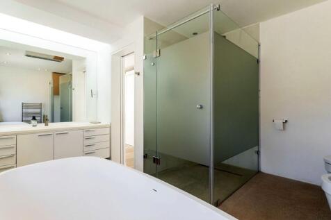 Main En-Suite