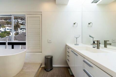 Main En-Suite