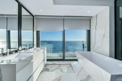 Main En-Suite