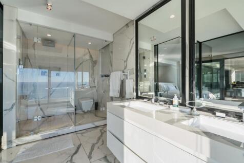 Main En-Suite