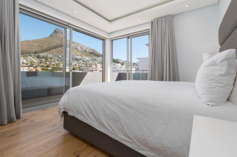 Lion&#39;s Head facing bedroom