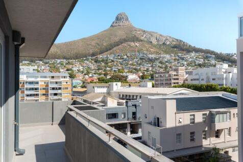 Upper Level Balcony with Lion&#39;s Head Views