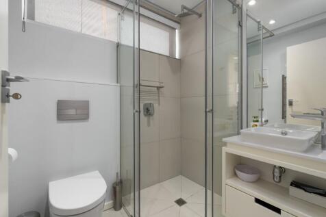En-suite bathroom