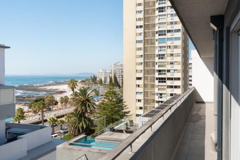 Ocean-facing balcony on upper level
