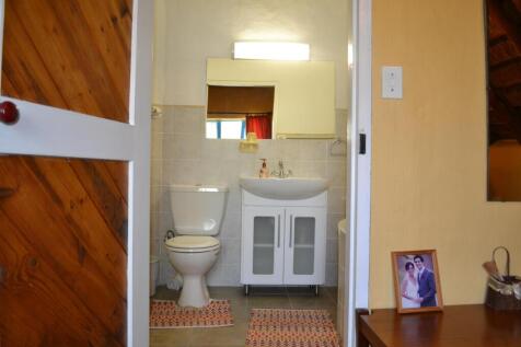 Bedroom 5 upstairs En-Suite Bathroom