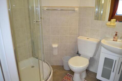 Bedroom 5 upstairs En-Suite Bathroom