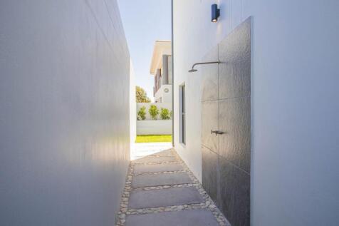 Outdoor shower facilities