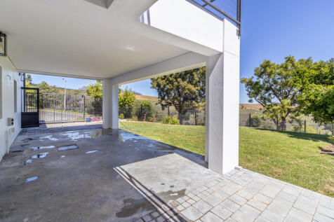 OUTSIDE OF GARDEN FLAT