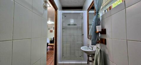 3rd Bedroom: Bathroom