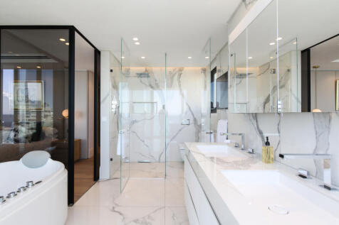 Main En-Suite