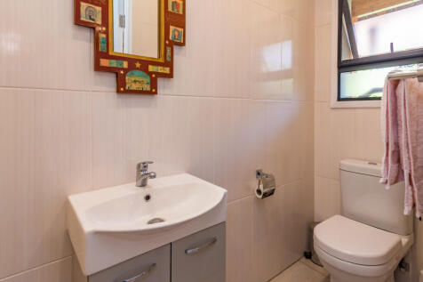 Bedroom 4 Ensuite Bathroom