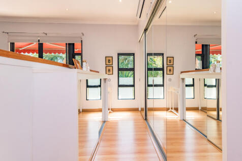 Master Bedroom Built in Cupboards