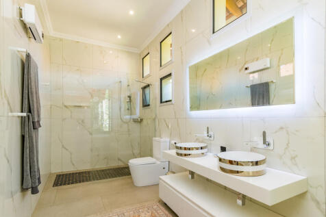Master Ensuite  Bathroom