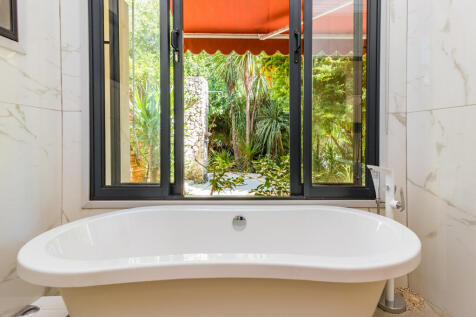 Master Ensuite  Bathroom