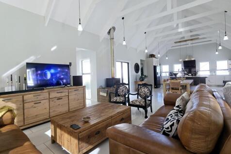 OPEN PLAN LOUNGE