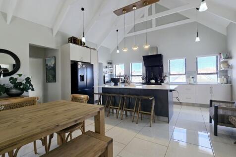 OPEN PLAN KITCHEN