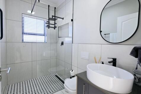 BEDROOM 1 EN-SUITE