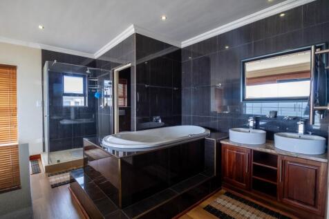 Master en-suite
